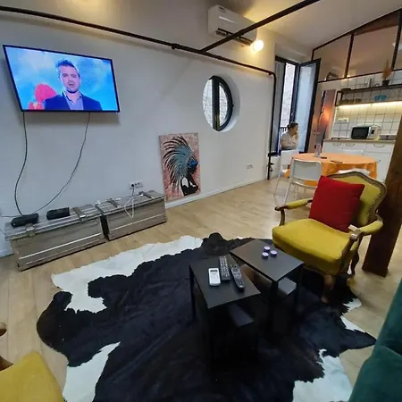 דירה Brickloft In The Heart Of בלגרד